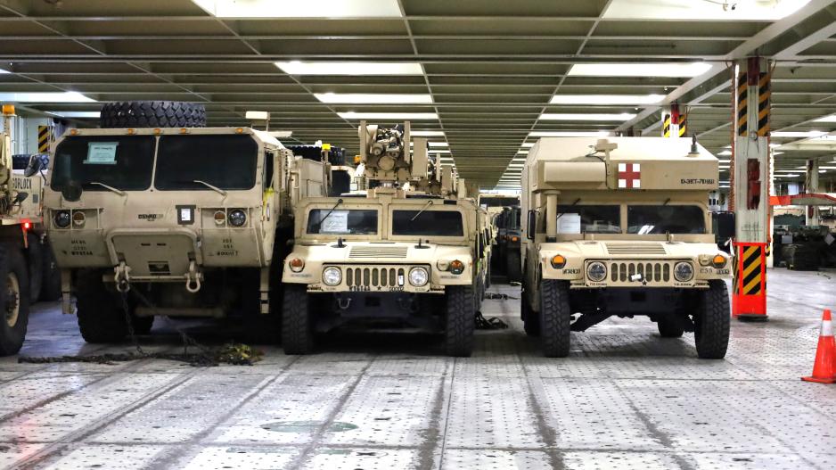 Amerikansk militært materiall og kjøretøy på Arc Integrity