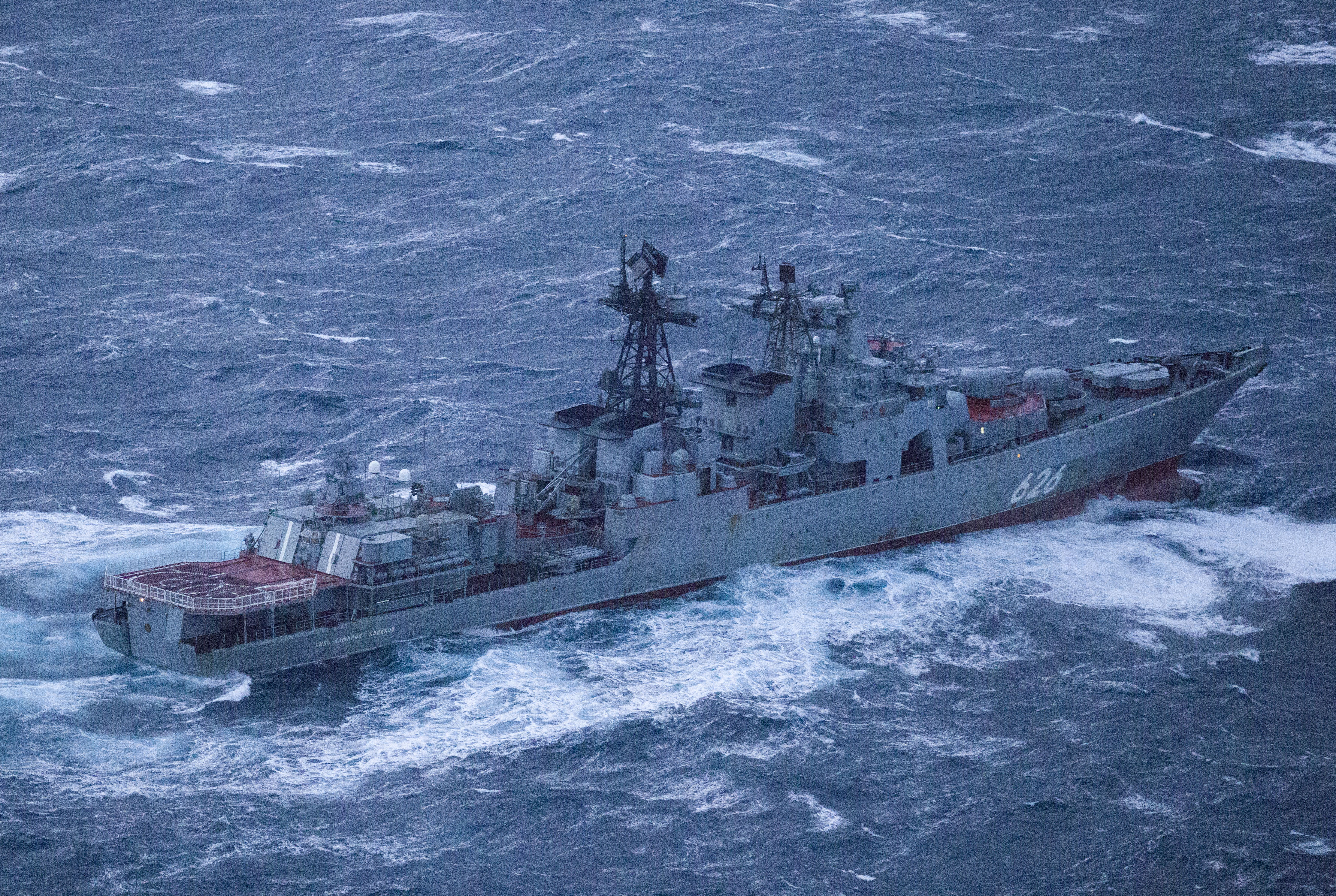 En russisk båtjager av Udaloy-klassen seiler fra nord utenfor Norskekysten 25. januar. En russisk båtjager av Udaloy-klassen seiler fra nord utenfor Norskekysten 25. januar.
