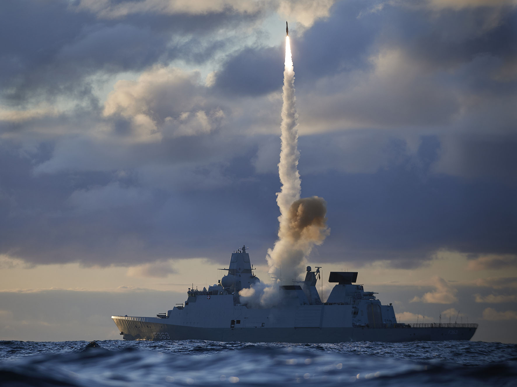 Natt til torsdag testet den danske fregatten Niels Juel oppskyting av sitt nye amerikanske missil SM-2 utenfor Andøya i Vesterålen. (Foto: Det danske forsvaret) Natt til torsdag testet den danske fregatten Niels Juel oppskyting av sitt nye amerikanske missil SM-2 utenfor Andøya i Vesterålen. (Foto: Det danske forsvaret)