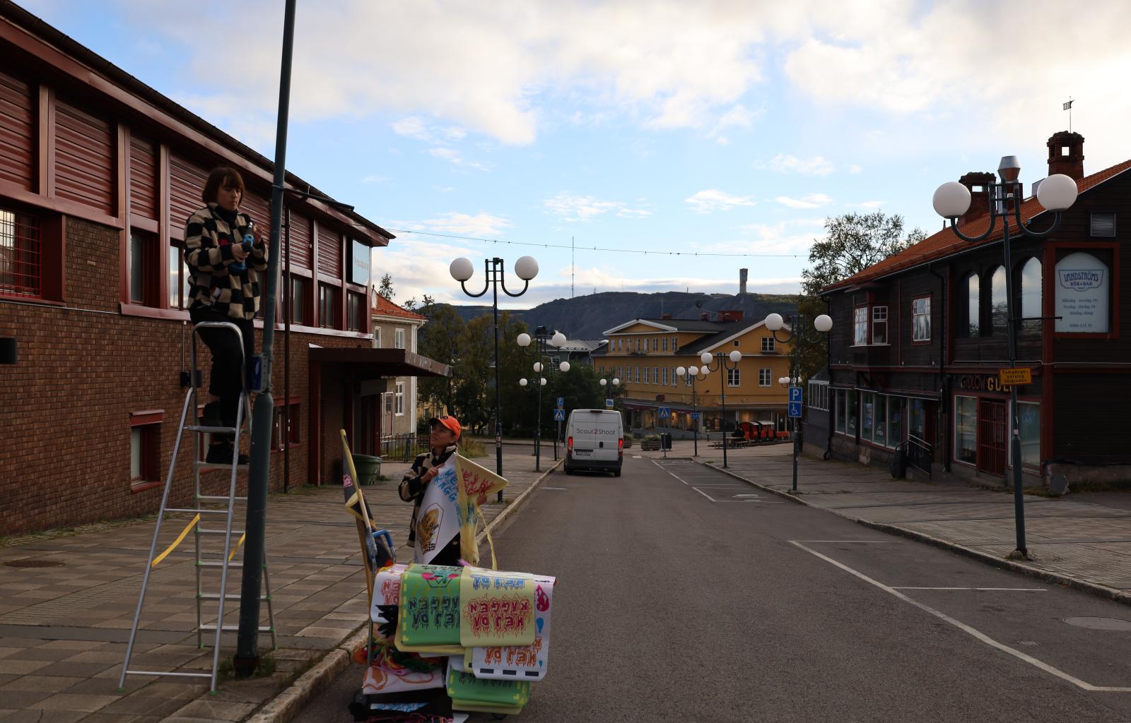 Forberedelse for paradegate i gamle sentrum