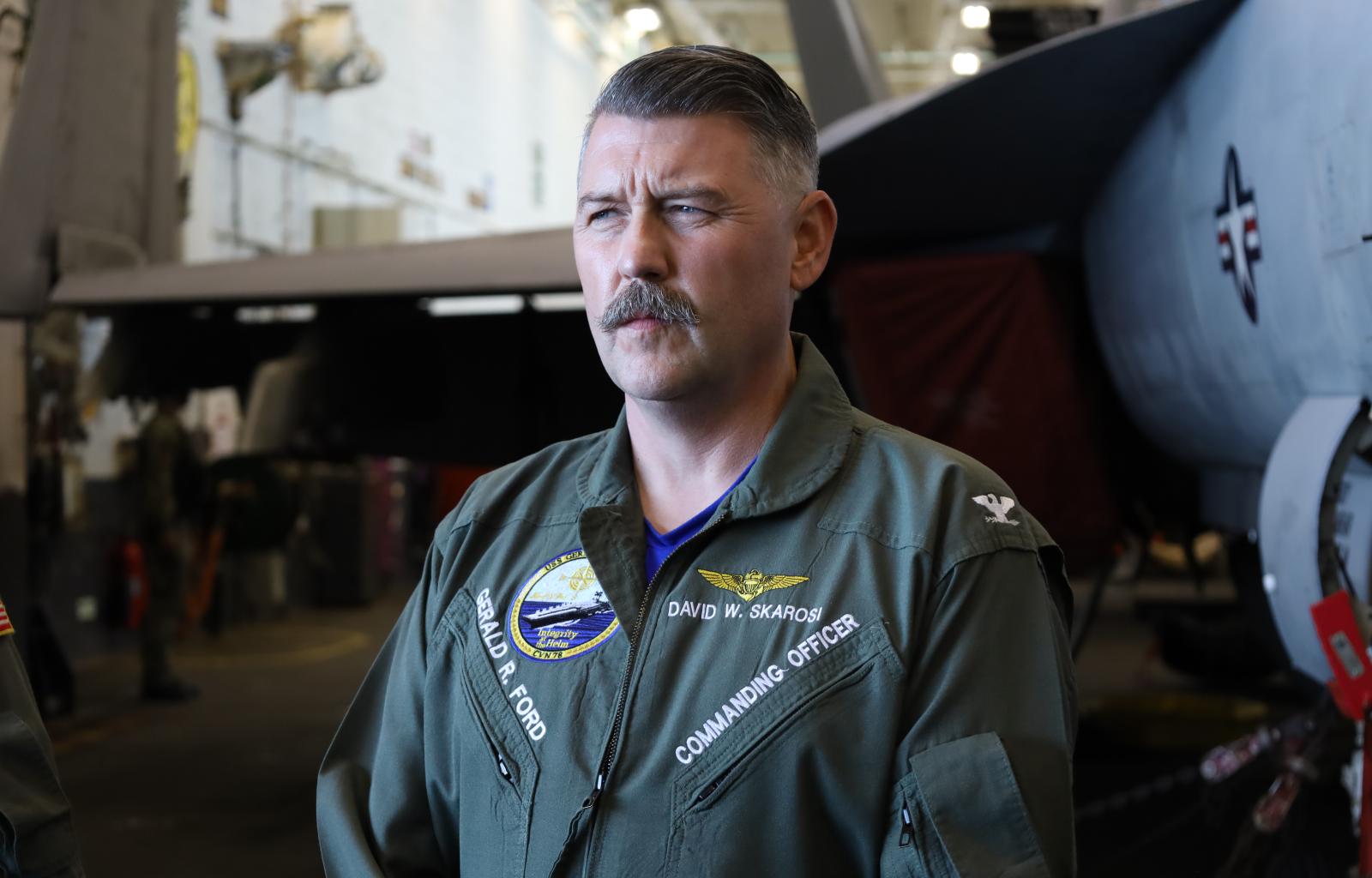  Kommandør David Skarosi, kaptein på USS Gerald R. Ford (CVN 78)
