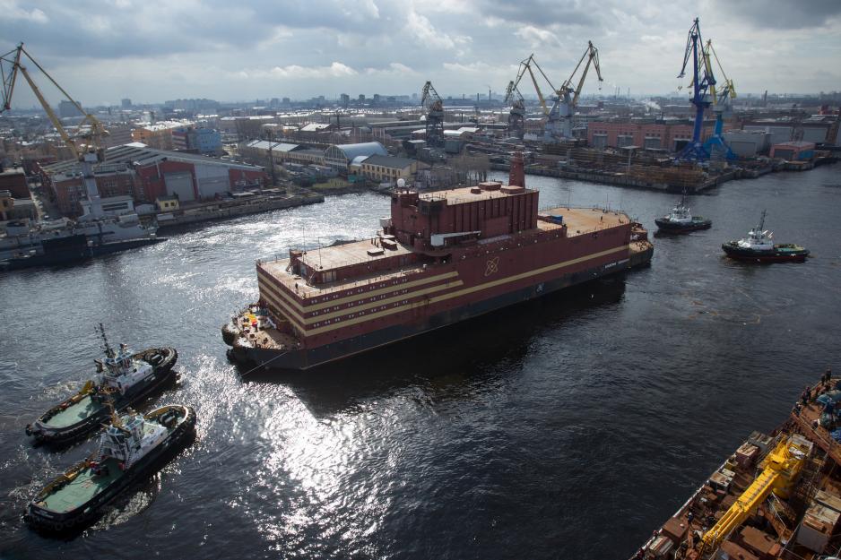 The Akademik Lomonosov being maneuvered by tug boats in the Port of Murmansk. (Photo: Courtesy of Rosatom) The Akademik Lomonosov being maneuvered by tug boats in the Port of Murmansk. (Photo: Courtesy of Rosatom)