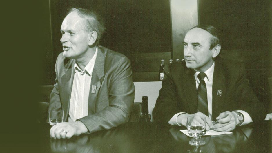 Sigbjørn sammen med Juri Jarov, som var leder av Lenoblizpolkom – fylkesregjeringa i Leningrad 1990-91. Jarov ble senere visestatsminister i Russland under Jeltsins styre - fra 23.12.92 til 24.07.96. (Foto fra NFK).