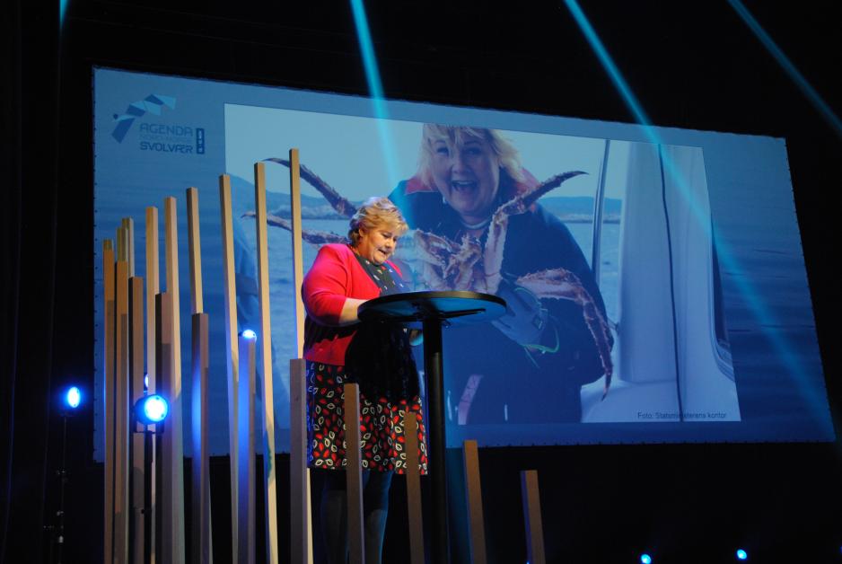 Statsminister Erna Solberg roste utholdenheten til Nussir som jobber for gruvedrift i Kvalsund, og varsler endelig svar på driftsøknaden før jul. (Foto: Arne F. Finne).