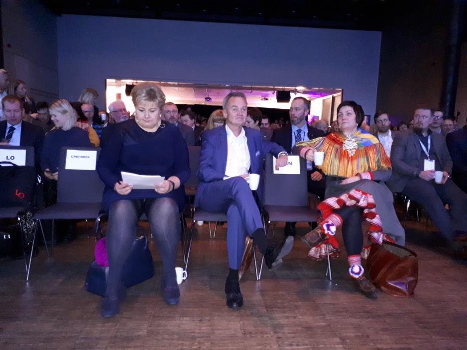 Første benk under fjorårets Agenda Nord-Norge, der både Erna Solberg, Jan-Frode Janson og sametingspresident Aili Keskitalo var sterkt tilstede. I år er statsministeren den eneste av disse som figurerer i programmet. (Foto: Arne F. Finne).