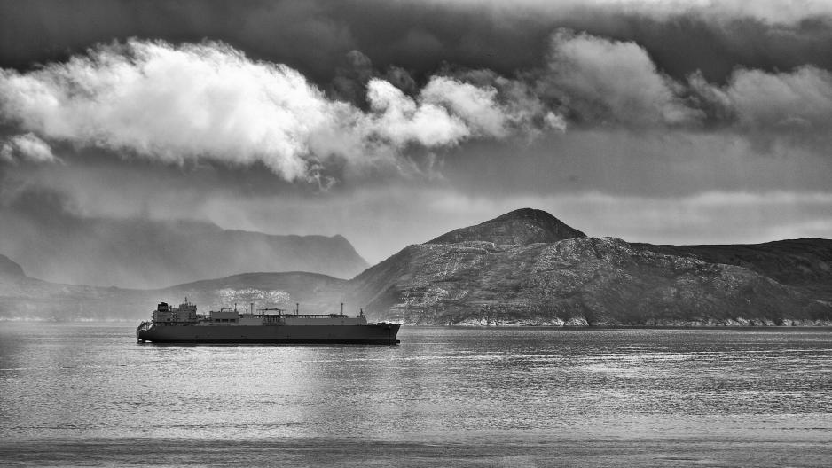 LNG Carrier off Norway's Northern Coast // LNG-skip langs norskekysten (Foto: Torbein Rønning/Flickr) LNG Carrier off Norway's Northern Coast // LNG-skip langs norskekysten (Foto: Torbein Rønning/Flickr)