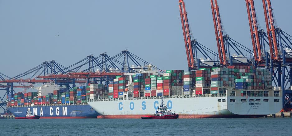 Container Ships at Yangtzekanaa Container Ships at Yangtzekanaa