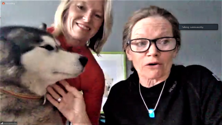 Skjermdump av videomøtet med hunden Ettra, Hilde Fålun Strøm og Sunniva Sørby.