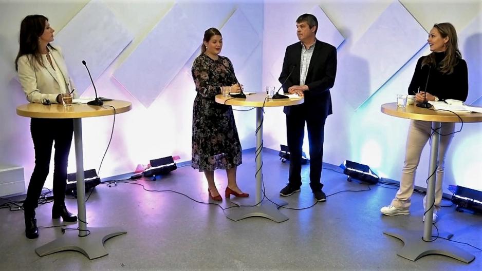 NHO Arktis debatt i Alta med NHOs Anne-Cecilie Kaltenborn, Cecilie Myrseth (Ap), ordstyrer Rolf Edmund Lund fra Altaposten og digitaliseringsminister Linda Hofstad Helleland. Foto: Skjermdump NHO Arktis debatt i Alta med NHOs Anne-Cecilie Kaltenborn, Cecilie Myrseth (Ap), ordstyrer Rolf Edmund Lund fra Altaposten og digitaliseringsminister Linda Hofstad Helleland. Foto: Skjermdump