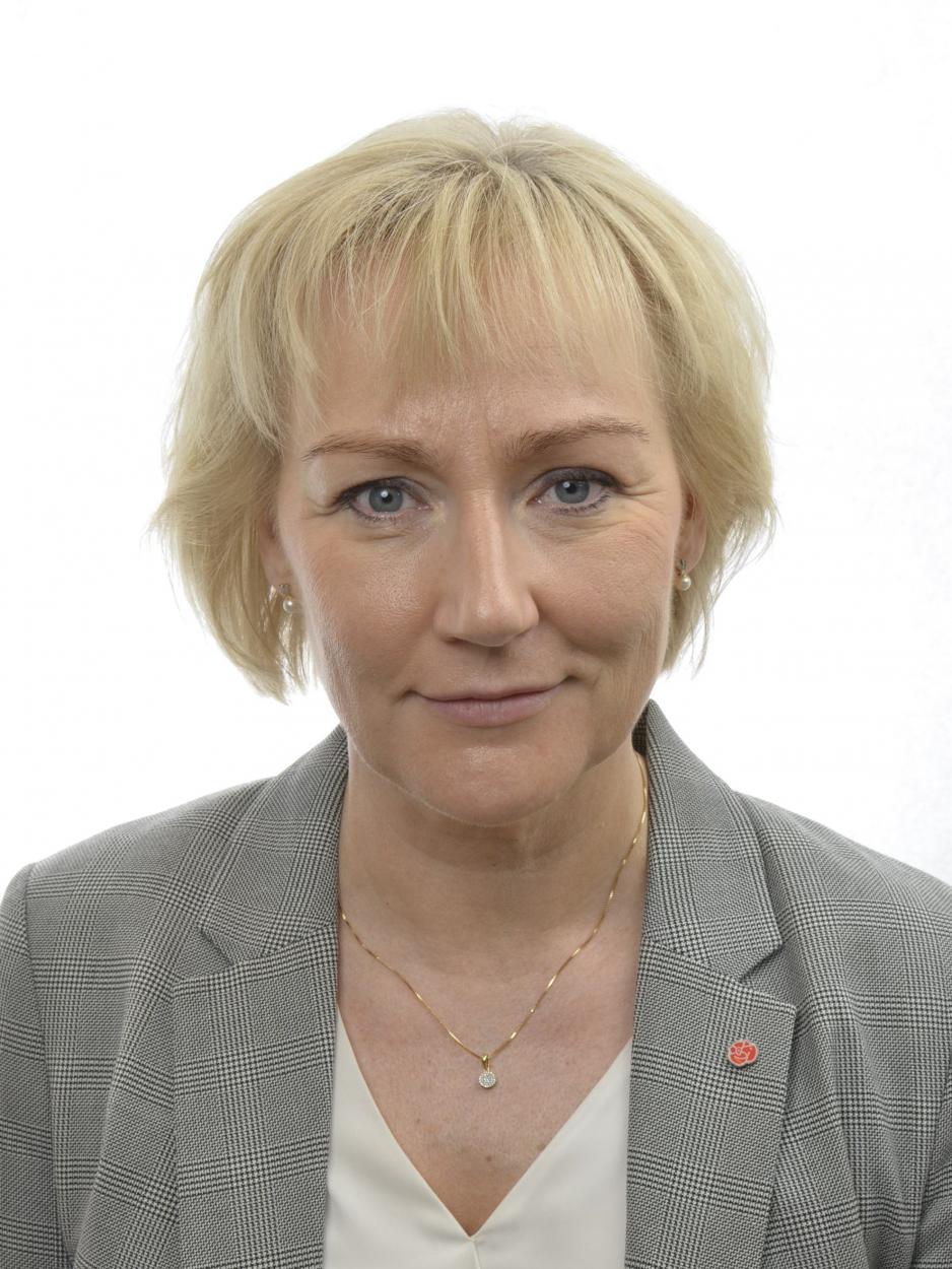 Landshøvding i Västerbotten og leder for Barents Regionråd, Helene Hellmark Knutsson er bekymret for andelen unge kvinner som flytter fra nord. (Foto: Svergies riksdag).