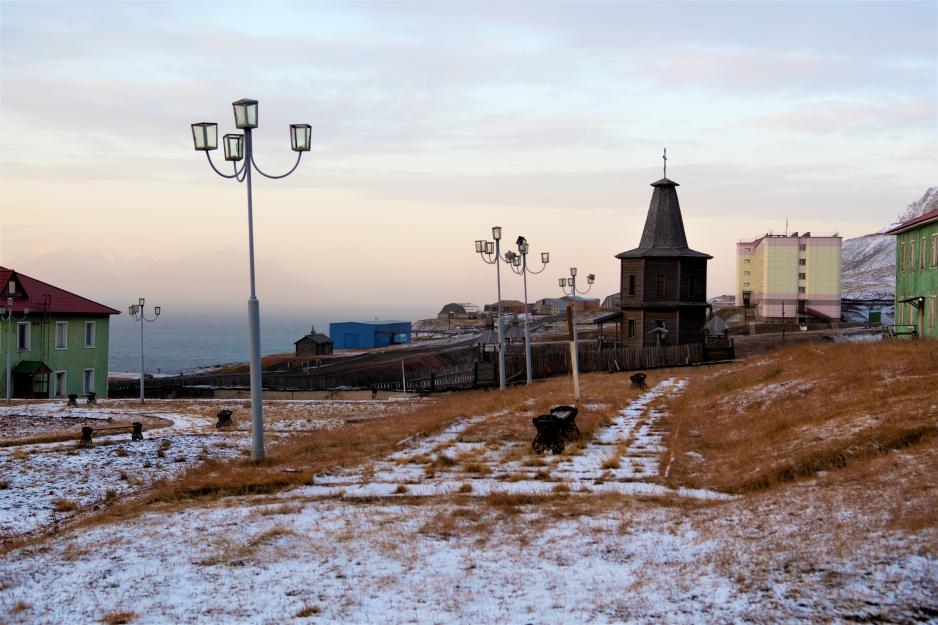 Barentsburg er ei russisk busetting på Svalbard, rundt 60 kilometer frå Longyearbyen. Det er ikkje vegforbindelse mellom dei to bygdene. Russarane har drive gruvedrift her sidan 1932. Barentsburg er ei russisk busetting på Svalbard, rundt 60 kilometer frå Longyearbyen. Det er ikkje vegforbindelse mellom dei to bygdene. Russarane har drive gruvedrift her sidan 1932.