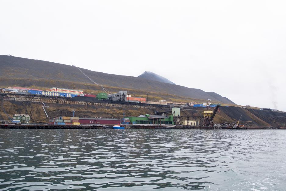 Her skal det planlagte fiskemottaket i Barentsburg ligge. Her skal det planlagte fiskemottaket i Barentsburg ligge.