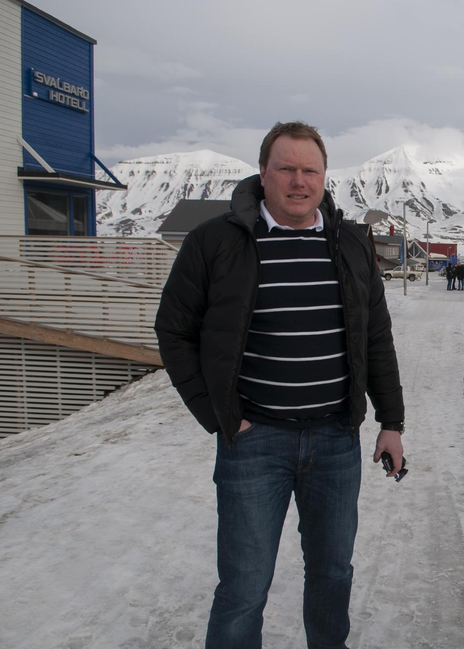 Hotelldirektør i Longyearbyen, John-Einar Lockert. (Foto: Line Nagell Ylvisåker/High North News)