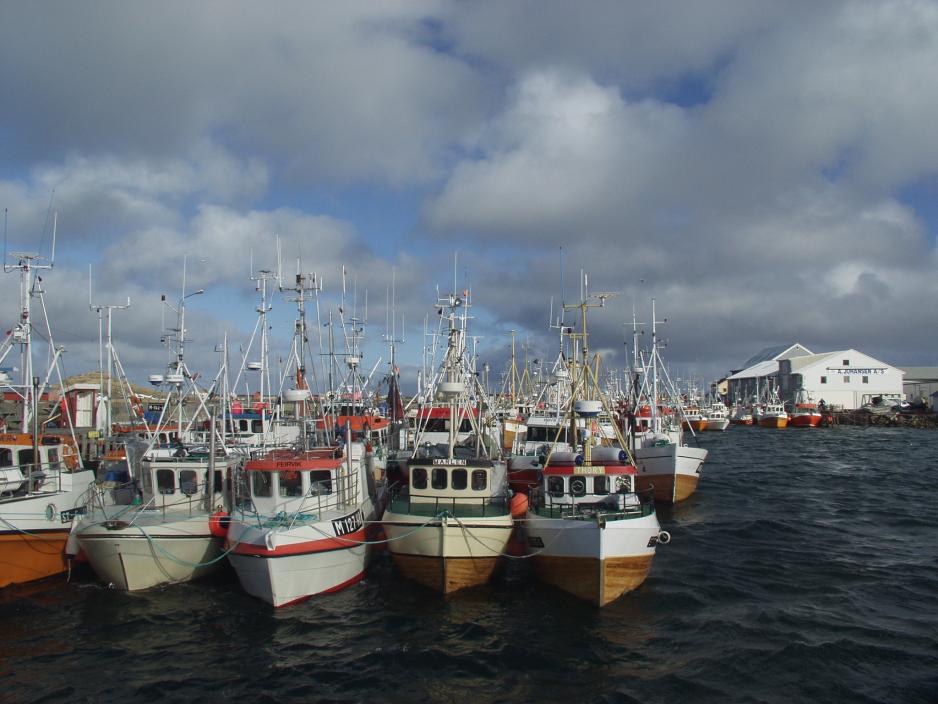 Fiskebåter til kai i Lofoten Fiskebåter til kai i Lofoten