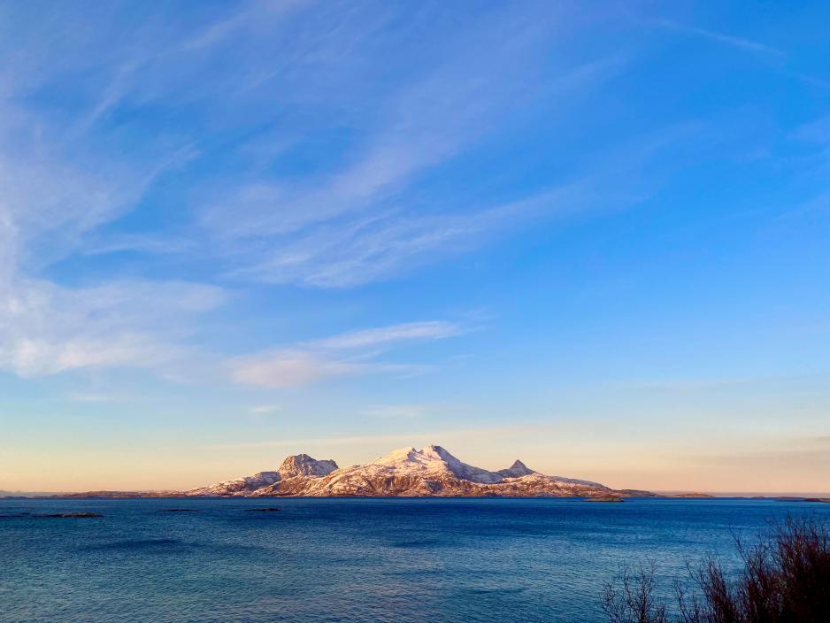 Januarsola lyser opp Landegode utenfor Bodø. (Foto: Trine Jonassen) Januarsola lyser opp Landegode utenfor Bodø. (Foto: Trine Jonassen)