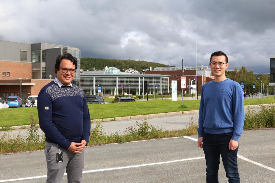 Forsker Ning Lin og førsteamanuensis Roberto Rivas Hermann ved Handelshøgskolen Nord universitet. (Foto: Trine Jonassen)