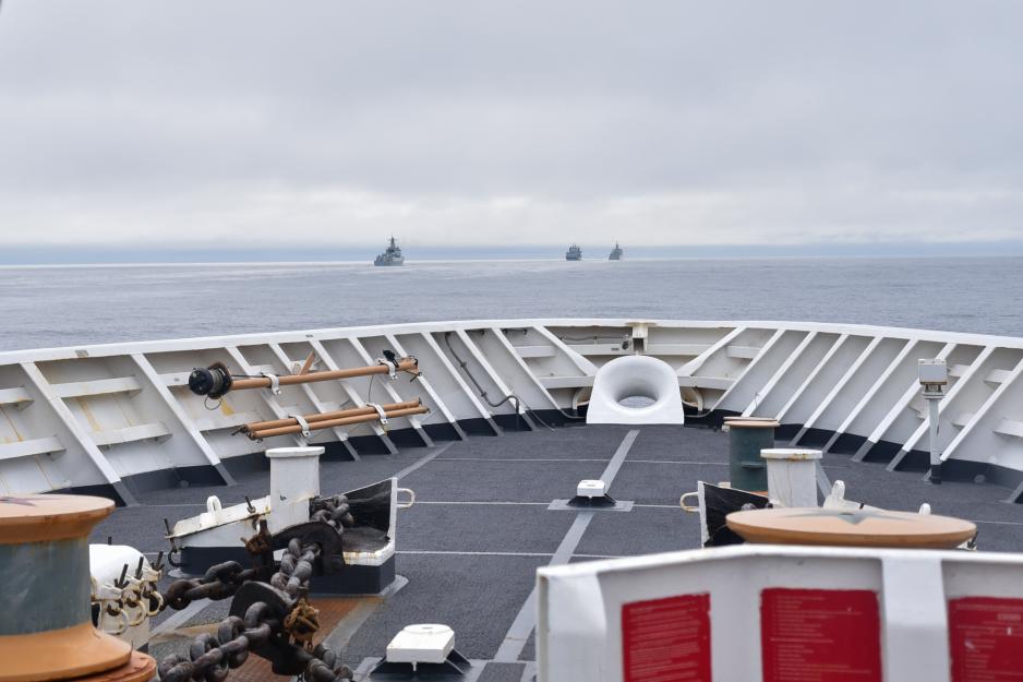 Under en rutinemessig maritim patrulje i Beringhavet og arktiske havområder oppdaget det amerikanske kystvaktskipet Bertholf kinesiske krigssskip og etablerte radiokontakt med styrken, som befant seg i internasjonalt farvann i USAs eksklusive økonomiske sone. (Foto: Ensign Bridget Boyle / U.S. Coast Guard). Under en rutinemessig maritim patrulje i Beringhavet og den arktiske regionen, observerte den amerikanske kystvakten en gruppe kinesiske krigsskip.