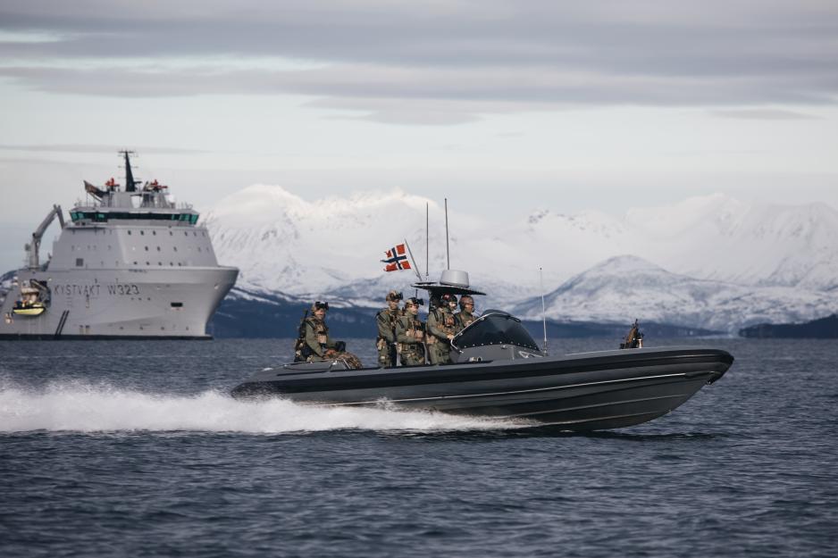 Kystjegerne og KV Bison i samtrening under øvelse Cold Response 2020. Her trener de på bording av fartøyer. Cold Response 2020.