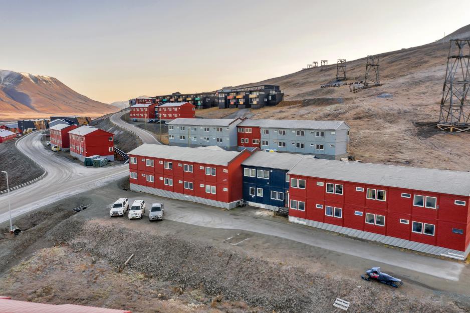 Store norske kjøper flere boliger på Svalbard.