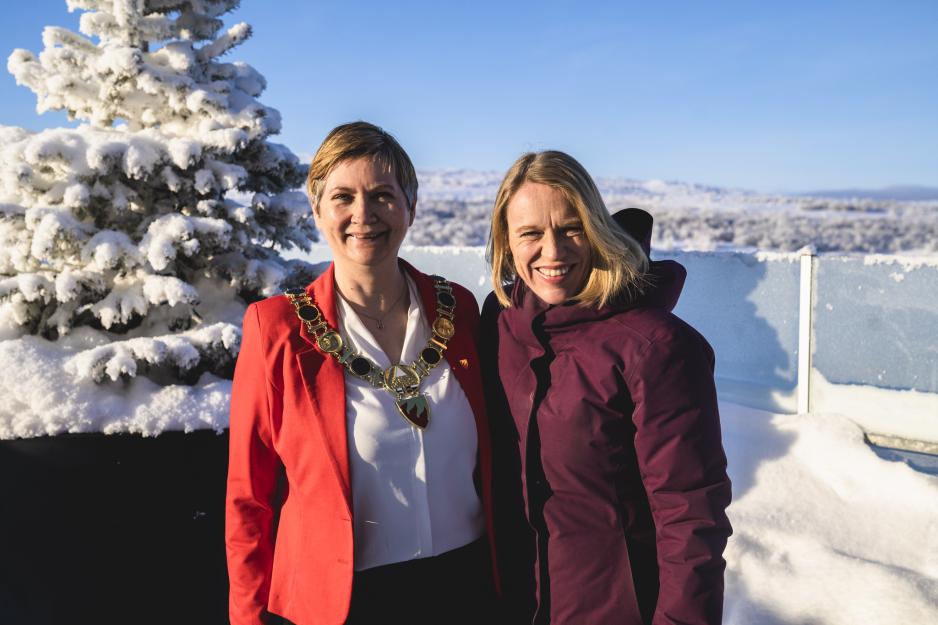 Lena Norum Bergeng og Anniken Huitfeldt på Kirkeneskonferansen 2022 Lena Norum Bergeng og Anniken Huitfeldt.