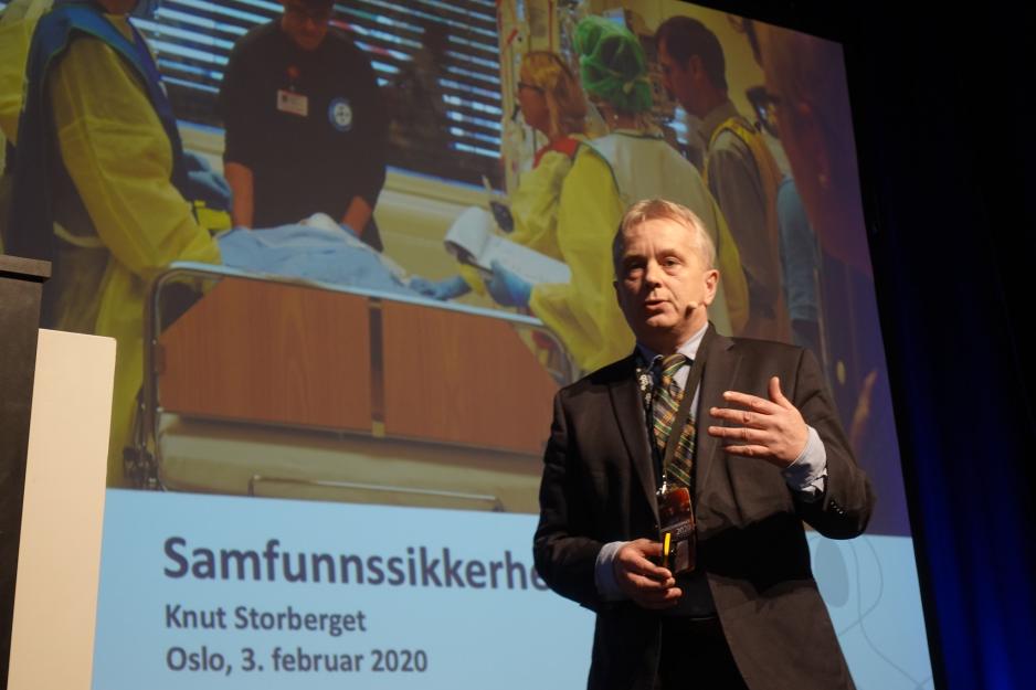 Leder for Forsvarskommisjonen Knut Storberget under et seminar om samfunnsikkerhet i regi av DBS i 2020. (Foto: Anita Andersen/DBS) Knut Storberget.