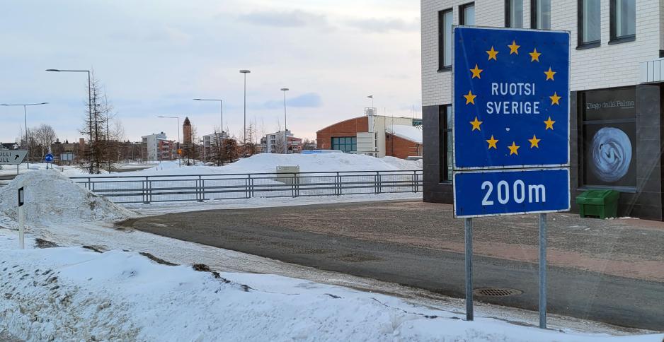 Grensa mellom Sverige og Finland. Oppslutningen om Nato vokser på begge sider. (Foto: Arne O. Holm) Svenskegrensa.