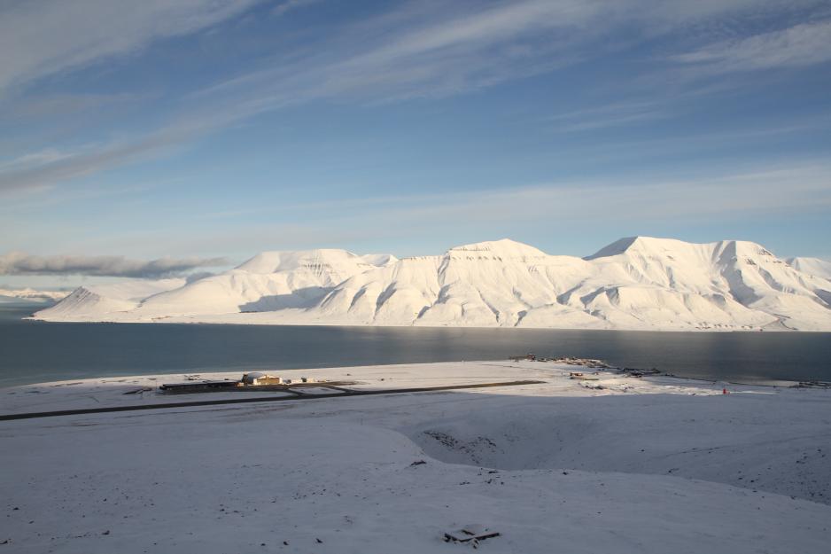 Svalbard lufthavn i Longyearbyen. (Foto: Erlend Bjørtvedt/Wikimedia Commons) Svalbard lufthavn i Longyearbyen. (Foto: Erlend Bjørtvedt/Wikimedia Commons)
