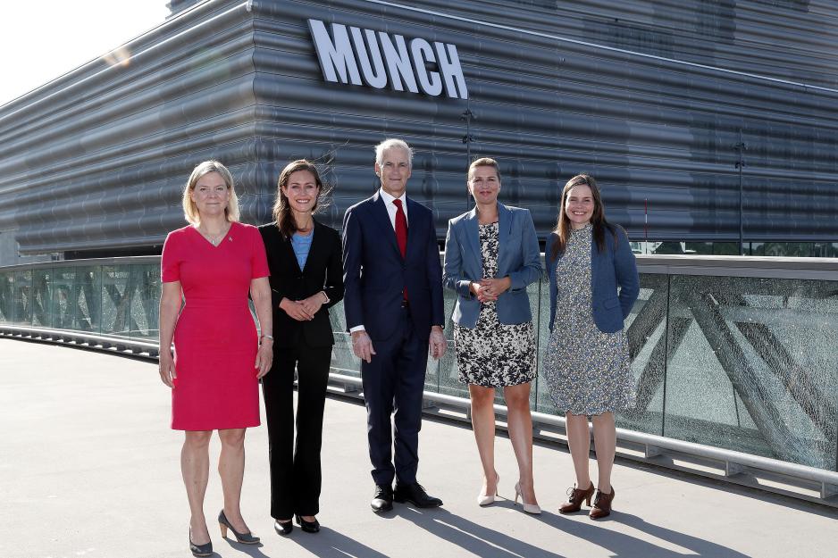 De nordiske statsministerne møttes mandag i Oslo: (f.v.) Sveriges Magdalena Andersson (S), Finlands Sanna Marin (SDP), Norges Jonas Gahr Støre (Ap), Danmarks Mette Frederiksen (S) og Islands Katrín Jakobsdóttir (Venstrepartiet – De grønne). (Foto: Roger Holmsen/Statsministerens kontor, Norge)