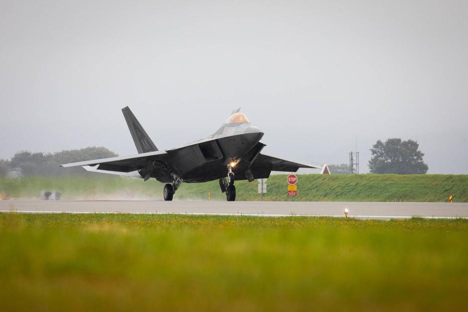 Et amerikansk F-22 Raptor jagerfly på Ørland flystasjon, som tjener som base for denne ukas øvingsaktivitet. (Foto: Ole Andreas Vekve/Forsvaret)