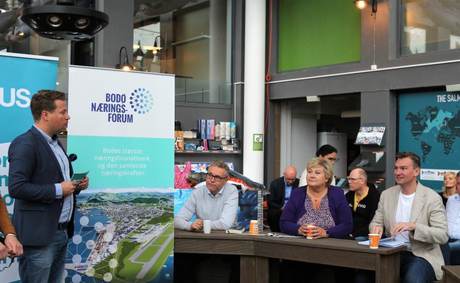 Direktør i BRUS Elnar R. Holmen, Bodø Høyres ordførerkandidat Odd-Emil Ingebrigtsen, partileder for Høyre, Erna Solberg og Høyres 1. partinestleder Henrik Asheim. (Foto: Trine Jonassen)