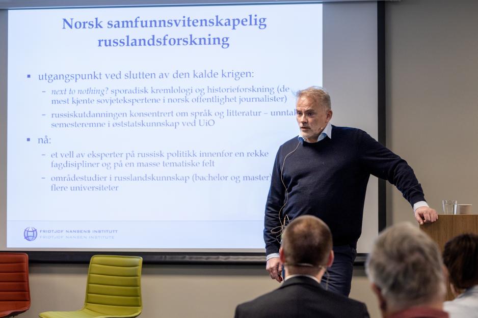Geir Hønneland, seniorforsker ved FNI og professor II ved Nord universitet, skisserer en rivende utvikling innenfor norsk samfunnsfaglig forskning på Russland. (Foto: Ole-Tommy Pedersen/Barentssekretariatet)