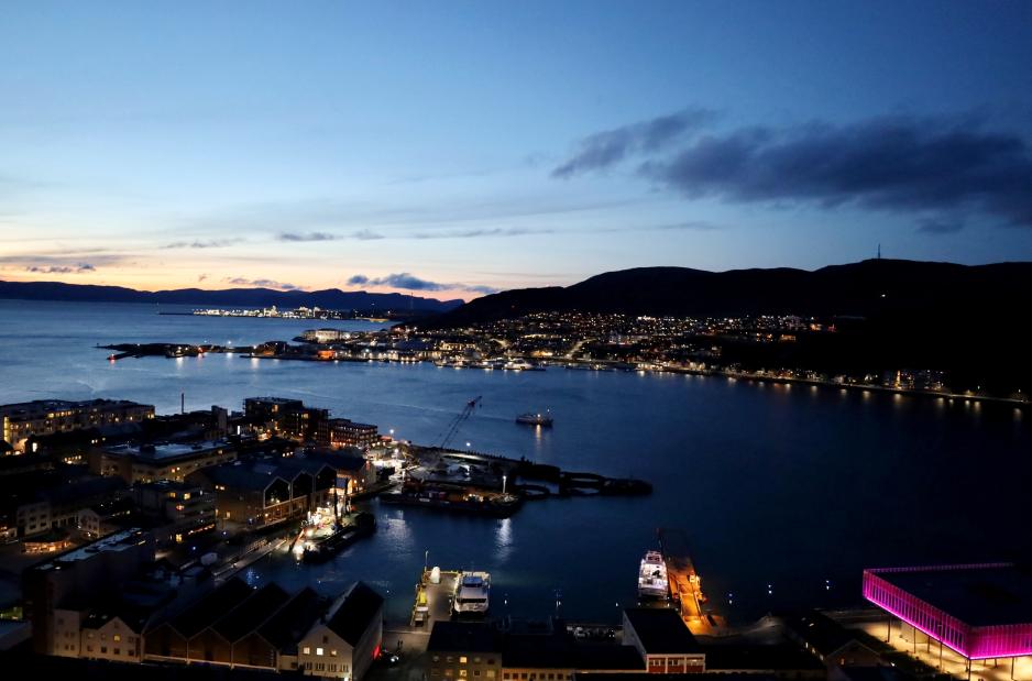 Nok en russisk statsborger har på kort tid blitt arrestert og siktet for straffbar fotovirksomhet på norsk territorium, senest i Hammerfest på mandag. I forrige uke mottok Politiet i Finnmark for øvrig en melding om en mulig droneobservasjon mellom gassanlegget på Melkøya og Hammerfest lufthavn. Politiet har ikke informert mer den konkrete observasjonen, men minner om fem km forbudsområde for droneflygning rundt lufthavnen. (Foto: Astri Edvardsen)