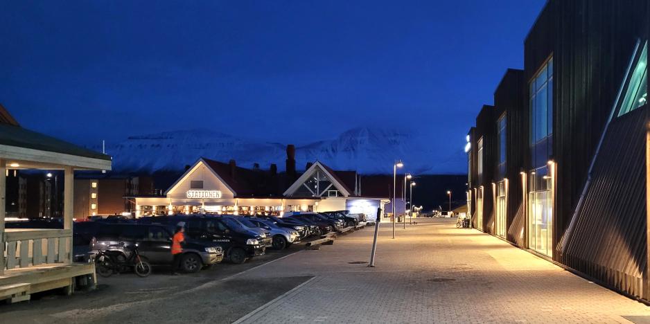 Høsten går sakte over til vinter i Arktis, men kulden som følger med denne fine årstida er annerledes denne gangen. (Foto: Arne O. Holm) Longyearbyen 10.10.22