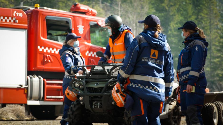 Sivilforsvaret sammen med brannvesen. (Foto: Stian Olberg/DSB)