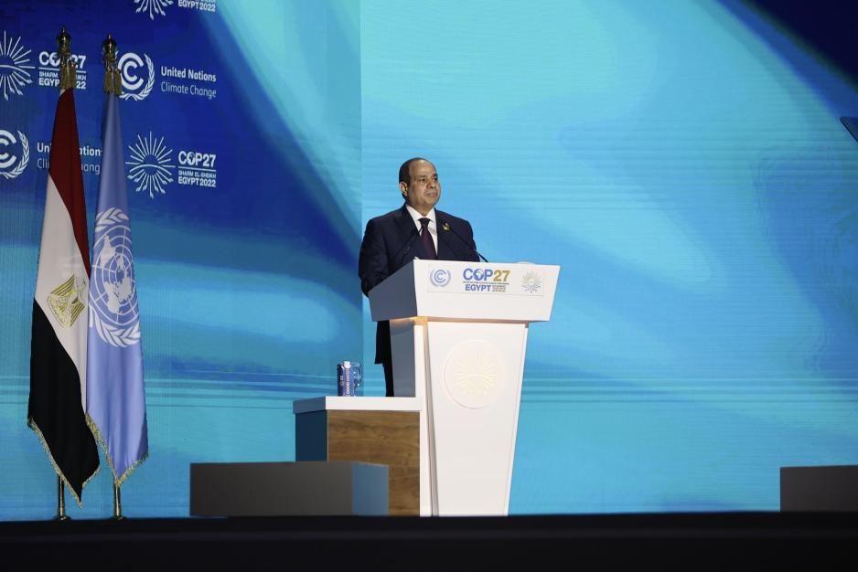Egypts president Abdel Fattah al-Sisi oppfordret verden til konkrete handlinger og effektiv implementering på klimaområdet, og ga også en appell om å avslutte krigen mellom Russland og Ukraina på FNs klimatoppmøte i Egypt. (Pressebilde: COP27) Egypts president Abdel Fattah al-Sisi