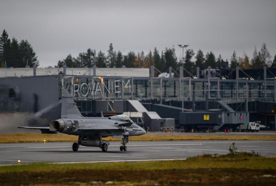 Det svenske kampflyet JAS 39 Gripen fra Norrbottens luftflotilje på Rovaniemi flybase, Nord-Finland, under den finsk-svensk luftforsvarsøvelsen Ruska 22 i oktober. (Foto: Jesper Sundström/Försvarsmakten)