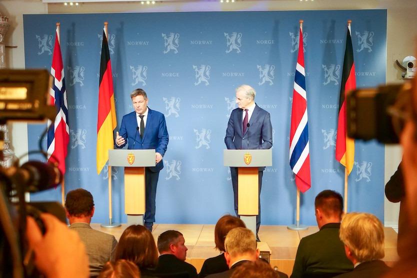 Meeting between Germany Minister for Economic Affairs and Climate Action Robert Habeck and Norwegian Prime Minister Jonas Gahr Støre, January 2023. (Source: Ministry of Petroleum and Energy) Habeck