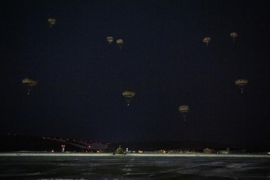 Parachute drop by U.S. Army paratroopers from 2nd Infantry Brigade Combat Team (Airborne) Parachute drop by U.S. Army paratroopers from 2nd Infantry Brigade Combat Team (Airborne)