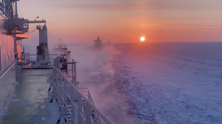 Rosatom nuclear icebreaker Vaigach escorting cargo ships in the Yenisei Bay. (Source: Rosatomflot) Rosatom nuclear icebreaker