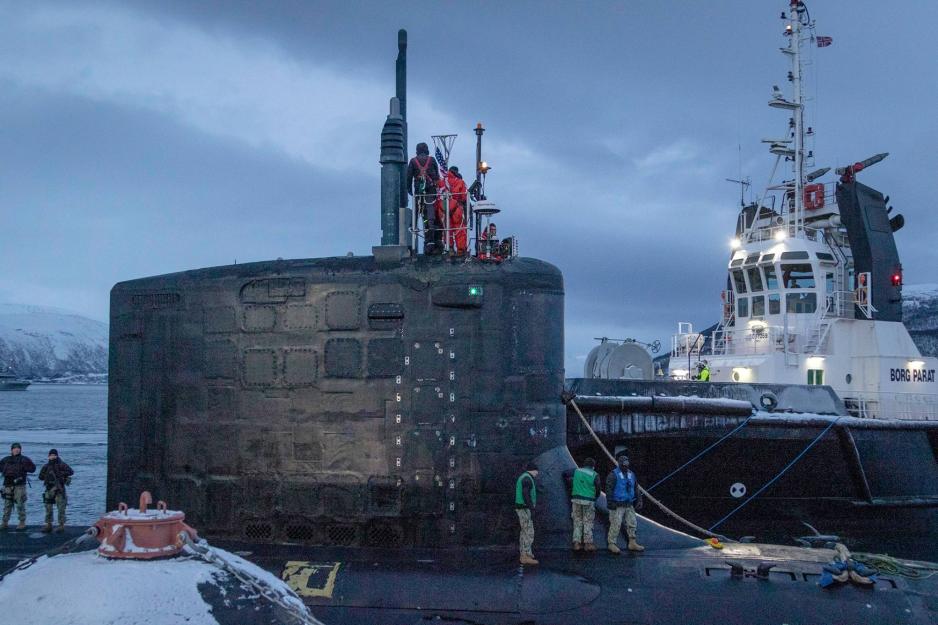 Den amerikanske atomubåten USS Washington ved Grøtsund havn like utenfor Tromsø i januar 2022. (Foto: Jonny Karlsen/Forsvaret)