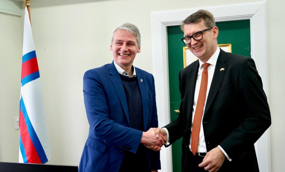 Troels Lund Poulsen og Høgni Hoydal i Tórshavn, Færøyene Troels Lund Poulsen og Høgni Hoydal i Tórshavn, Færøyene