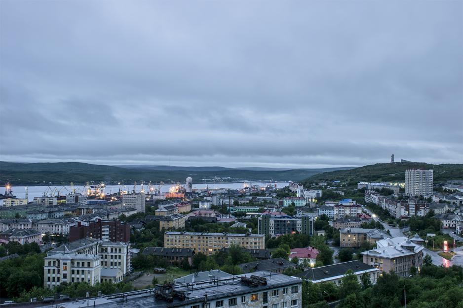 Finlands generalkonsulat sine kontor i Murmansk (bildet) og Petrozavodsk har arbeidet med reisespørsmål, bilaterale forbindelser og fremming av regionalt, grenseoverskridende samarbeid i over tre tiår. Tidligere i år ble de midlertidig stengt av det finske utenriksministeriet, og nå går Russland inn for at stenginga blir permanent. (Foto: Hadi Karimi, CC BY 3.0, Wikimedia)