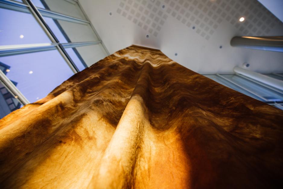 Åsne Kummeneje Mellem: I Never Learnt My Mother Tounge (2021). (Foto: Oleg Khadartsev/Pikene på Broen)