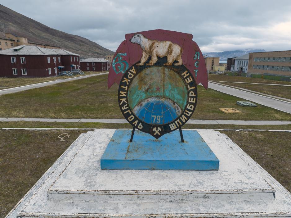 Et større tilbud innenfor matservering, gruvearbeidermuseum og leiligheter for langtidsleie er noen konkrete stikkord for Trust Arktikugols planer for å trekke flere turister til Pyramiden. (Foto: Christopher Michel, CC BY-NC-ND 2.0)