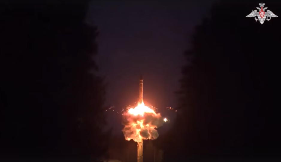 Et Jars interkontinentalt ballistisk missil avfyres fra Plesetsk oppskytningsbase i Arkhangelsk oblast, Nordvest-Russland, onsdag. (Skjermdump fra Russlands forsvarsministerium)