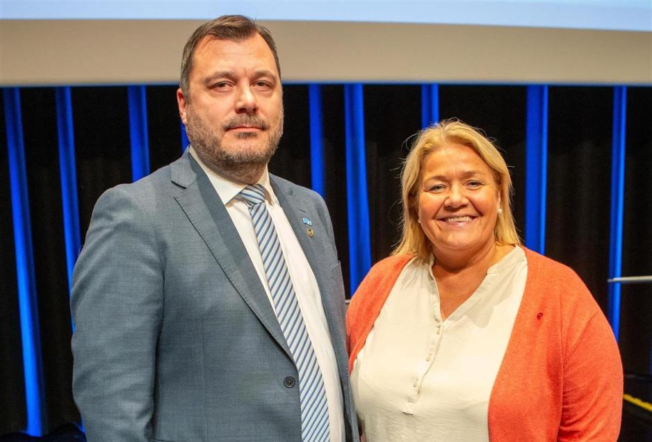 Gruppelederne til Høyre og Arbeiderpartiet på Nordland fylkesting, Stig Tore Skogsholm og Elin Dahlseng Eide. stig tore skogsholm og elin dahlseng eide.