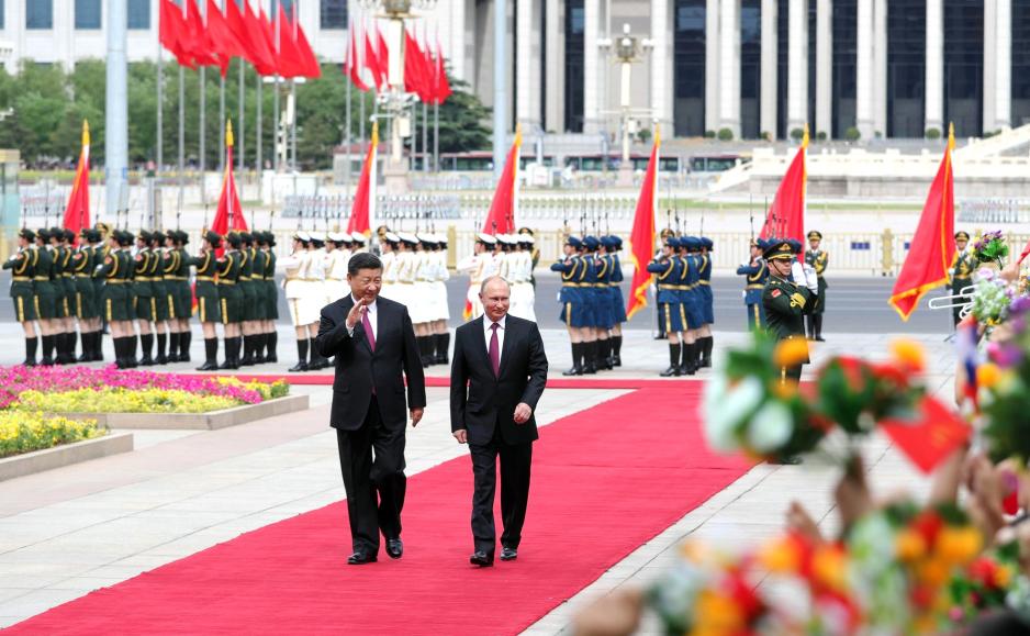 De britiske lordene peker på at Kina kan få et sterkere fotavtrykk i Arktis ettersom Russland vender seg østover for å dekke sine investeringsbehov. Her er Kinas president Xi Jinping og Russlands president Vladimir Putin. (Foto: Kremlin.ru)