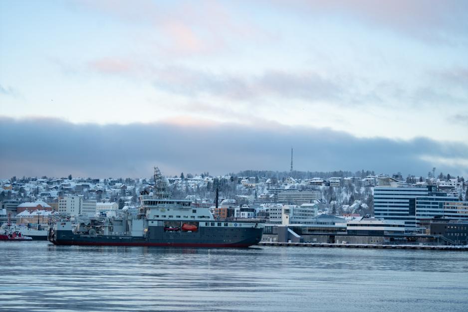"FF Kronprins" Haakon ved kai i Tromsø. (Foto: Jørn Berger Nyvoll) "FF Kronprins" Haakon ved kai i Tromsø. (Foto: Jørn Berger Nyvoll)