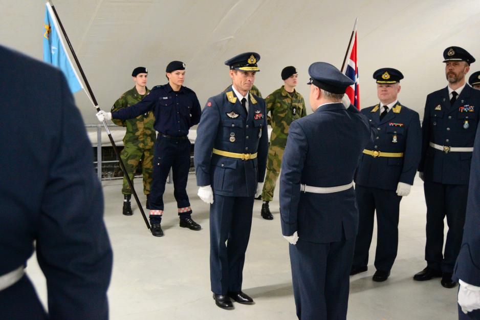 Sjefen for Luftforsvaret, generalmajor Rolf Folland, under markeringen i Sørreisa av sammenslåingen av luftforsvarsavdelinger for kommando og kontroll til et felles senter. Ved Høggumpen fjellanlegg i Sørreisa ligger Luftforsvarets kontroll- og varslingssenter som kontinuerlig overvåker norsk luftrom. Dette inngår nå i nye Joint Air Operations Center. (Foto: Forsvaret)