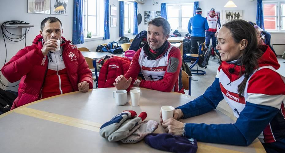 Crown Prince Frederik with cross country skiers in Greenland 2022.